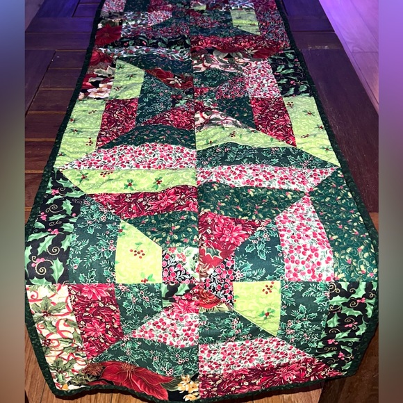 Quilted Christmas Cats Holly Berry Table Runner/Bed Topper Holidays Home Decor - Picture 3 of 13